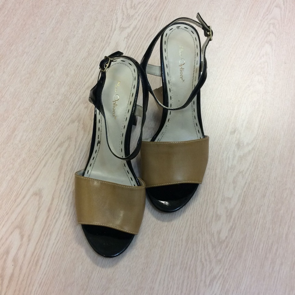 {8} Black and Tan Nue Options Heels